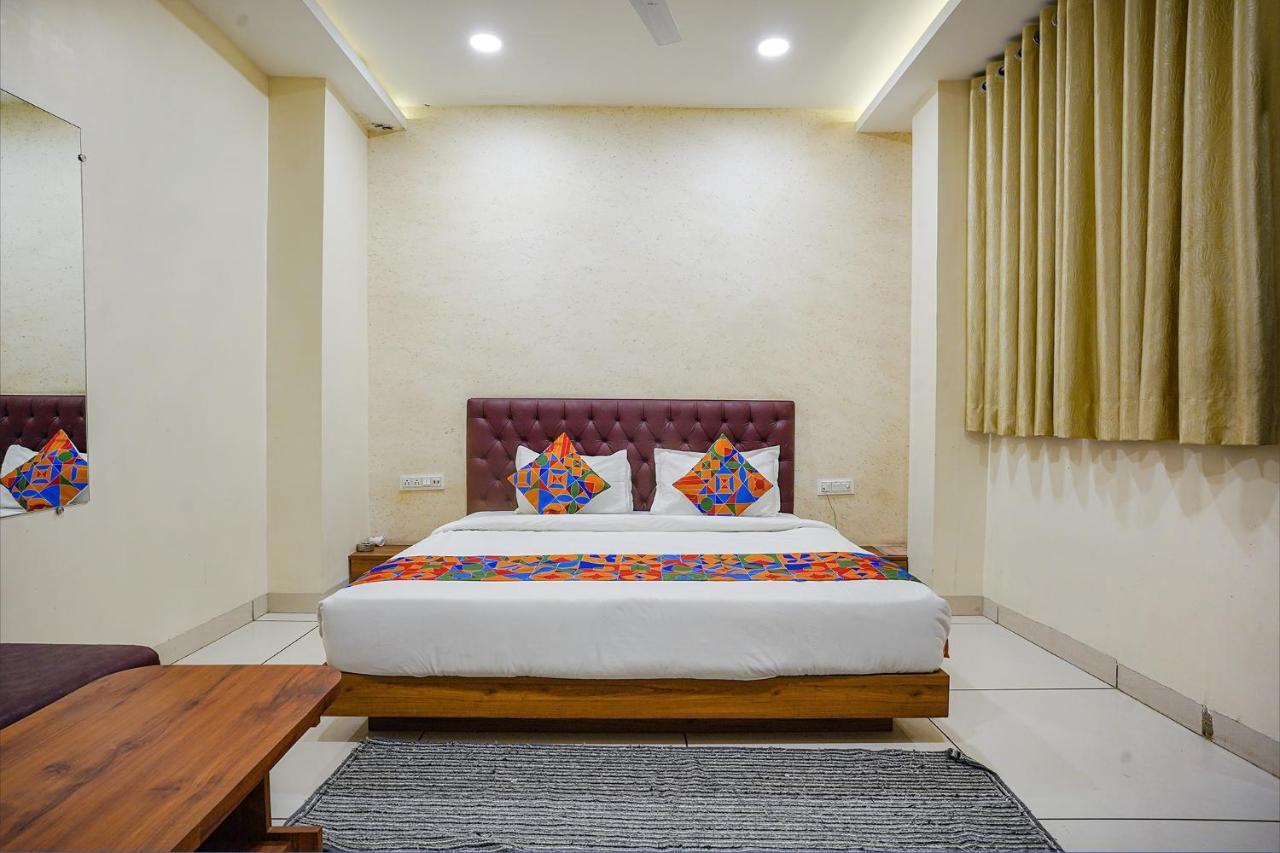 Fabhotel Sukh Vilas อินดอร์ ภายนอก รูปภาพ