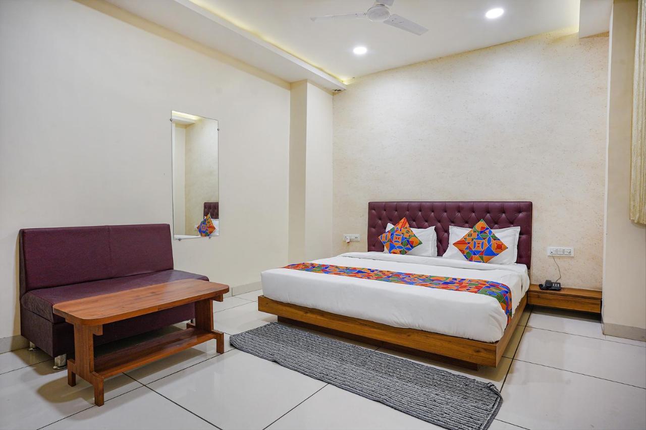 Fabhotel Sukh Vilas อินดอร์ ภายนอก รูปภาพ